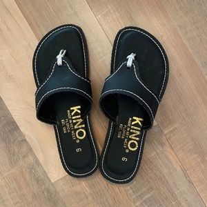 Kino’s size 6. Black.